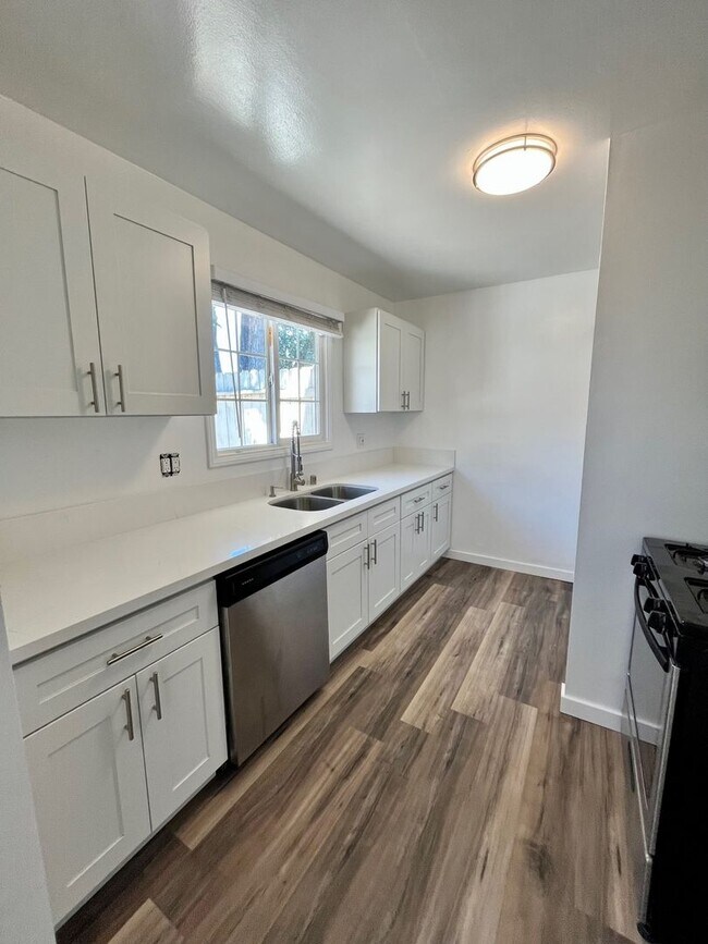 Building Photo - 4108 Redondo Beach Blvd