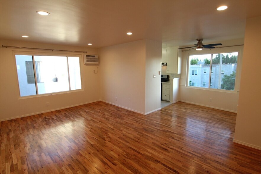 Building Photo - 8585 Pickford St