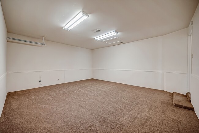 Building Photo - 10607 Silkwood Dr