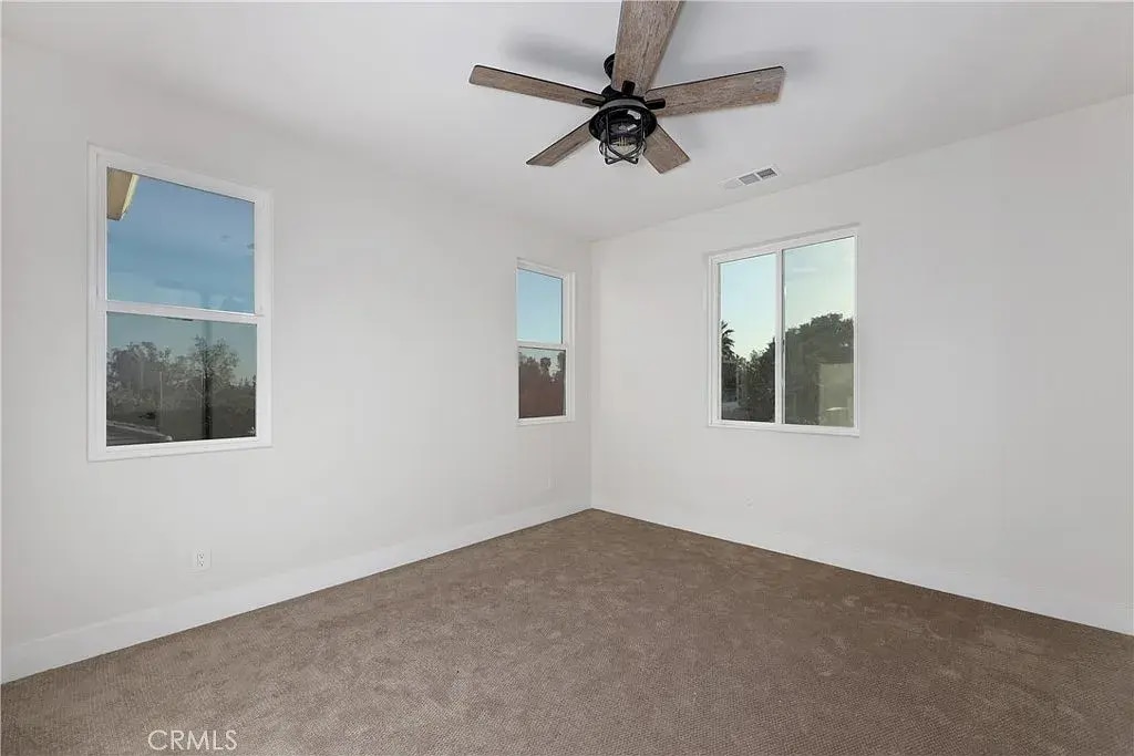 Room #1 - 2020 Brentwood Pl