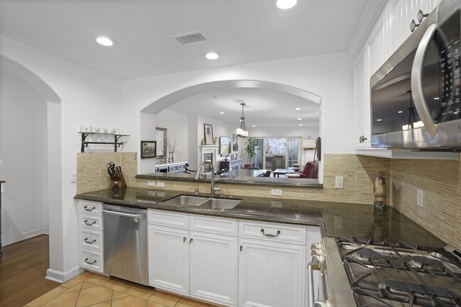 Building Photo - 13308 Valleyheart Dr