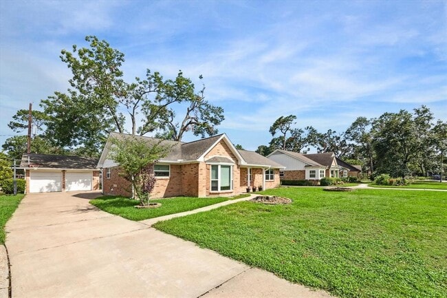 Building Photo - 2034 Millwood Dr
