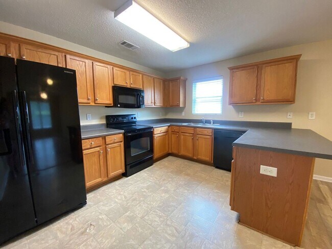 Building Photo - PRE-LEASING FOR AUGUST 2026! LIMITED TIME ...