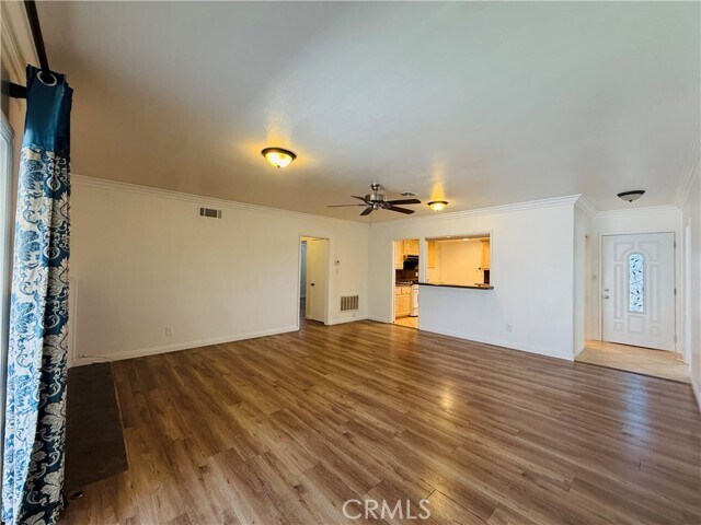 Building Photo - 1525 W Houston Ave