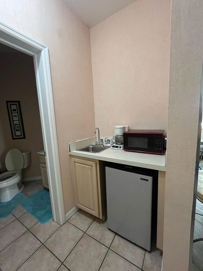 Building Photo - 9841 Perfect Dr