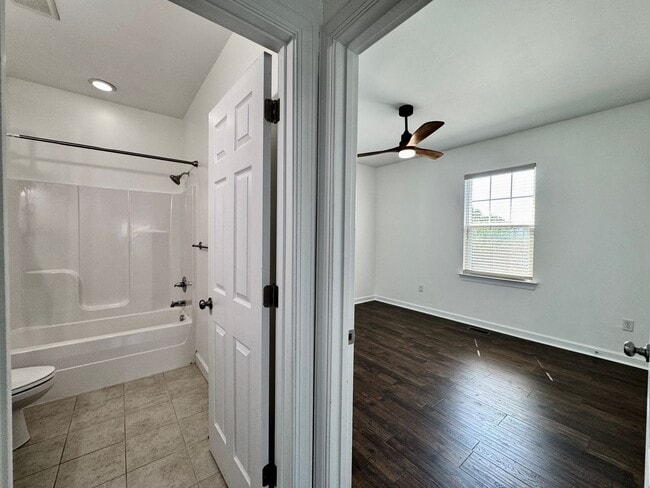 Building Photo - A Block From The Beaches! Ready 09-21-26! Oversized Parking Pad, Pet Friendly!