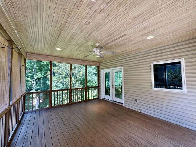 Building Photo - 124 Vinita Ln