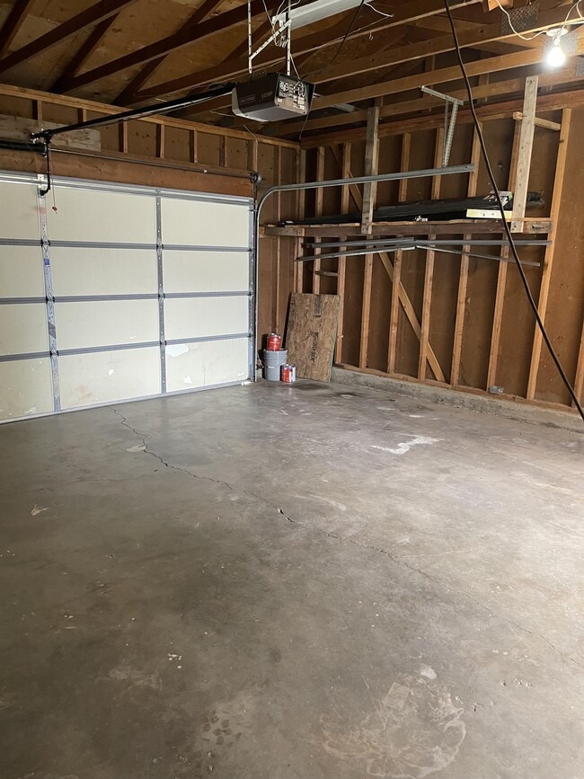 Building Photo - 488 Anjou Dr