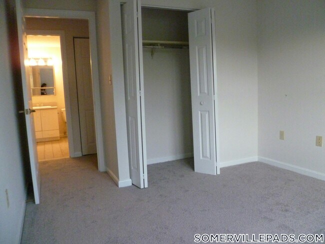 Building Photo - 175 Beacon St