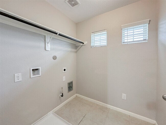 Building Photo - 125 Camelot Pl Ct