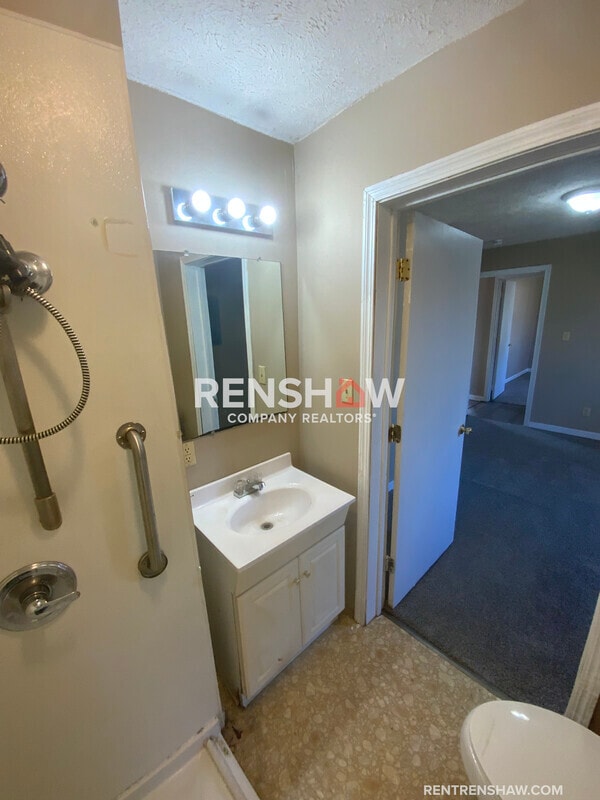 Building Photo - 212 Parks Dr