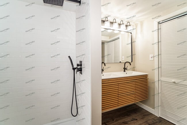 Building Photo - 5393 Centner Ln