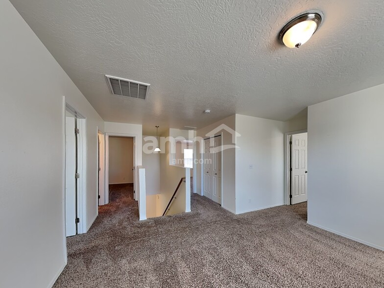 Building Photo - 895 E Folgado Ct