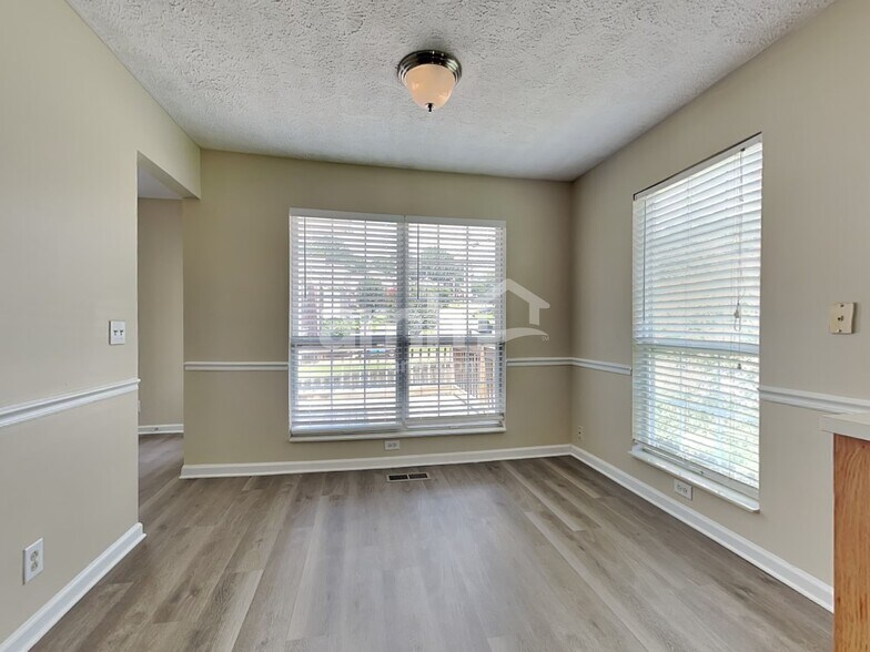 Building Photo - 3000 S Waterford Ct