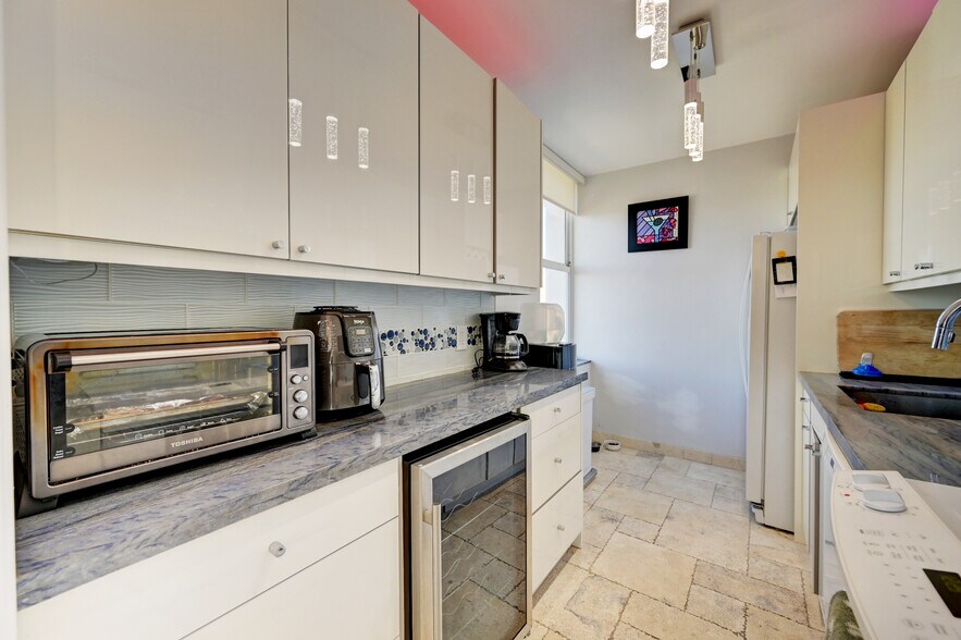 Building Photo - 888 Intracoastal Dr