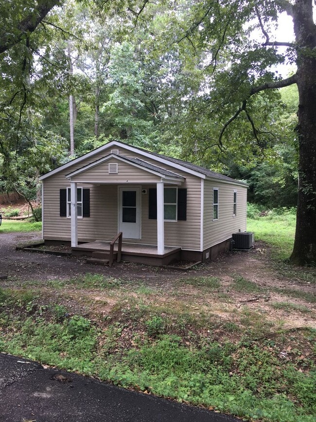 Building Photo - 2/1 House in North Rome $900