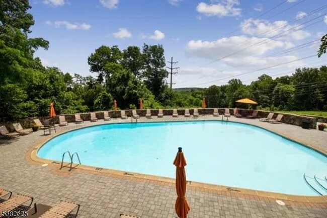 Building Photo - 19 Foxwood Dr