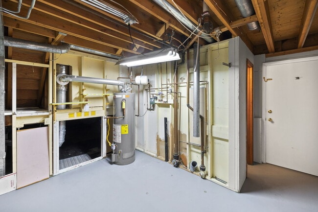 Building Photo - 2022 Northglen Dr