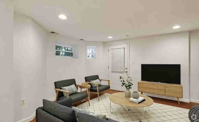 Building Photo - 1038 Lamont St NW