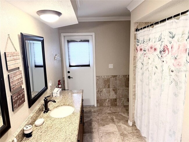 Building Photo - 1186 Sandy St