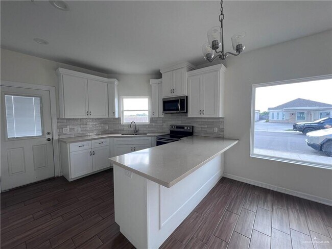 Building Photo - 15 Clarence Dr