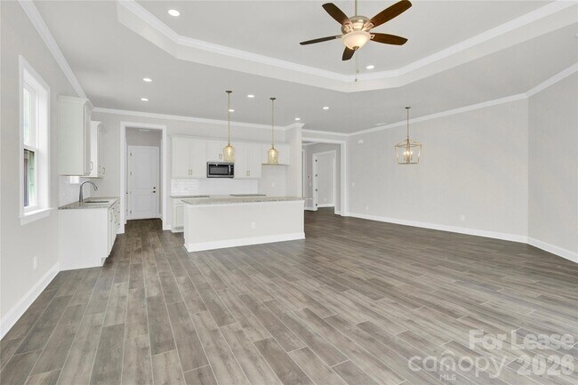 Building Photo - 6686 Star Dr