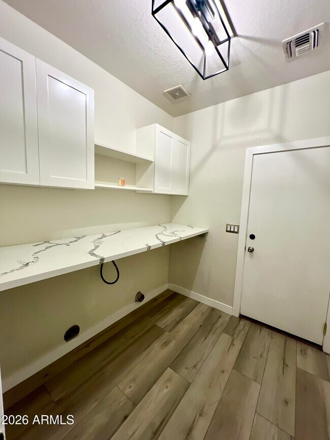 Building Photo - 7709 W Wood Ln