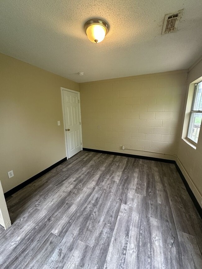Building Photo - 1529 Mountain View Ct
