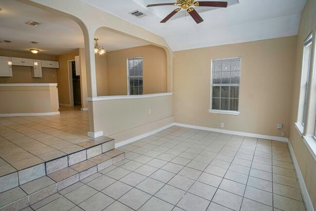 Building Photo - 717 N Colorado St