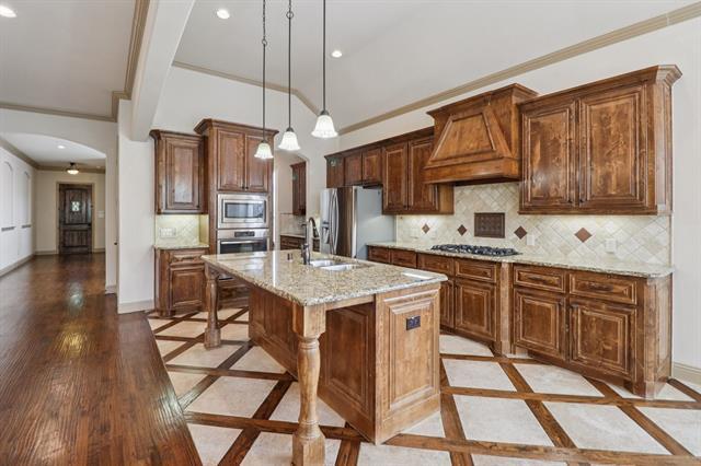 Building Photo - 8217 Almont Dr