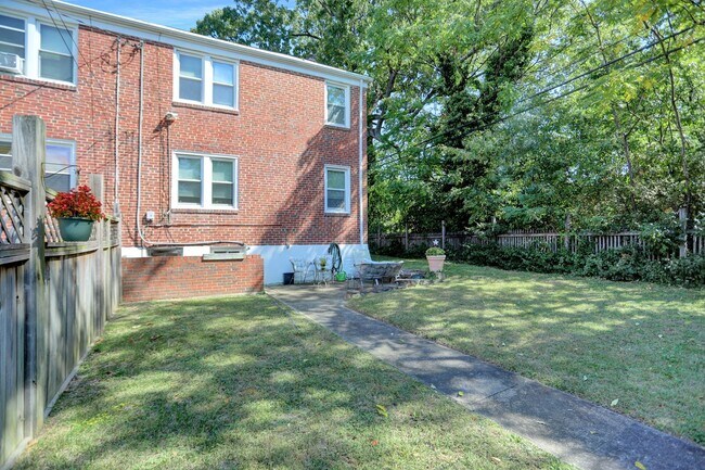 Building Photo - Cedarcroft Property