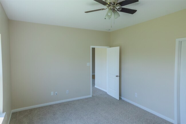 Building Photo - 5123 Harbor Palm Dr