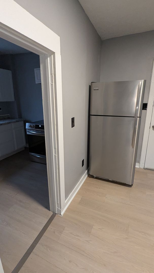 Building Photo - Welcome to your charming home located in the vibrant city of Akron