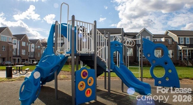 Building Photo - 17014 Fairmount Way