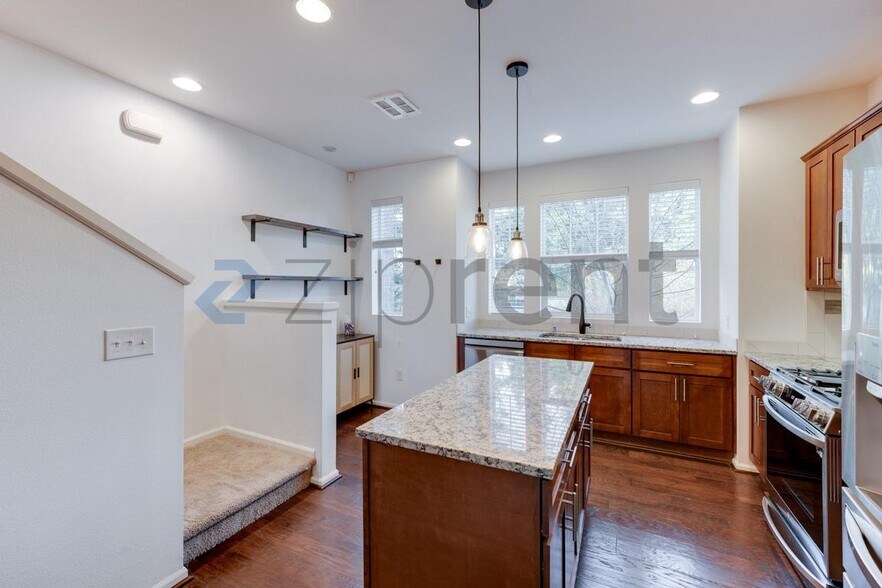 Building Photo - 11004 20th Dr SE