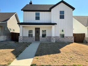 Building Photo - 4/2/2 GODLEY ISD - Two Story Home - Fireplace