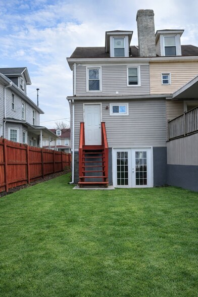 Building Photo - 8 Cherry St