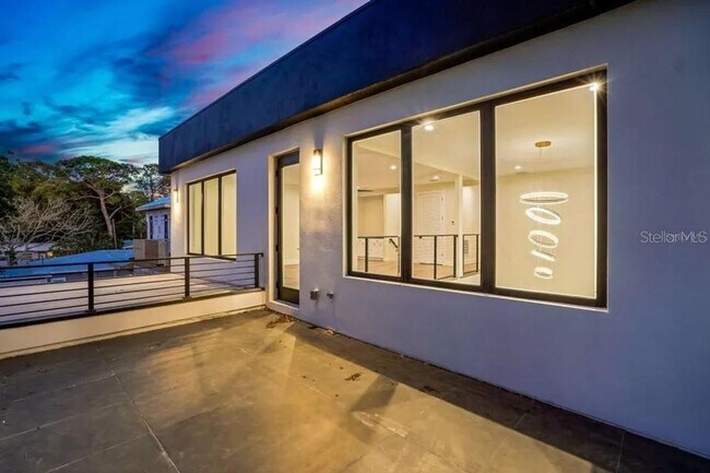 Building Photo - Bold Contemporary Sarasota Luxury Home. 4 Beds/ 4 Baths. Private Pool and Summer Grill.