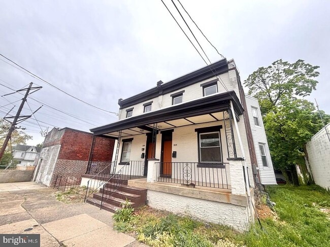 Building Photo - 304 S 3rd St