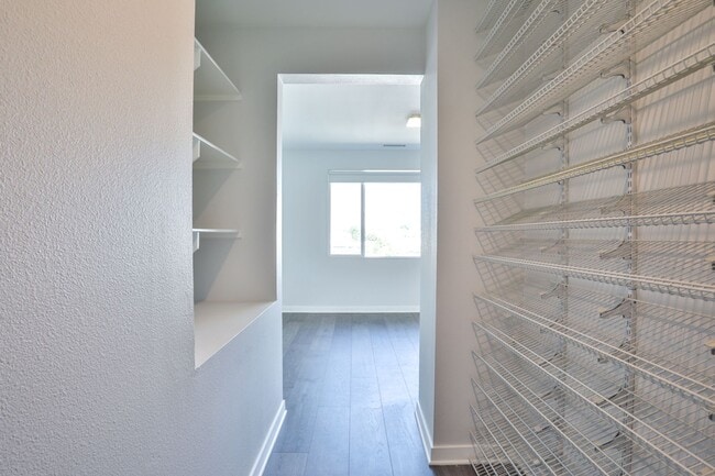 Building Photo - 3 bedroom 2.5 bath in Gated Community