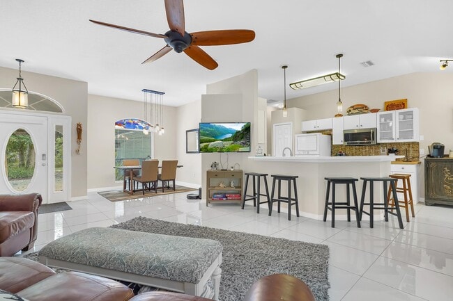 Building Photo - 308 A St