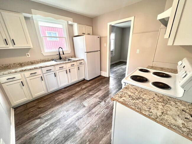 Building Photo - Aliquippa - Stunning 3 Bedroom 1 Bathroom Home