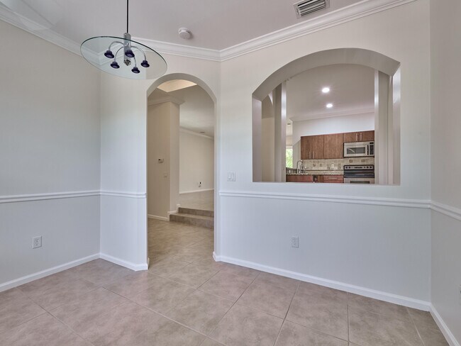 Building Photo - 6436 Bella Cir