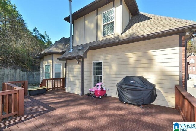 Building Photo - 221 Castlehill Dr