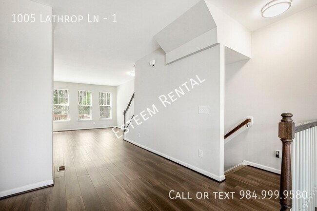 Building Photo - 1005 Lathrop Ln