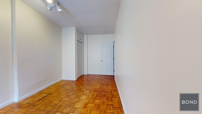 Building Photo - 955 Second Avenue