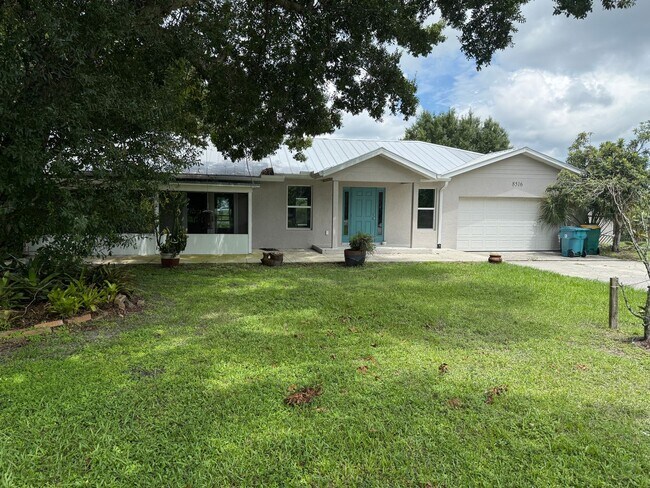 Waterfront Oasis Awaits! 3/2 with Attache... - Waterfront Oasis Awaits!  3/2 with Attache...