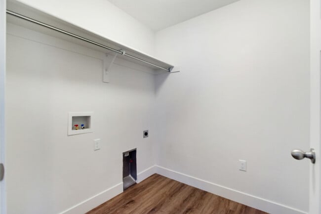 Building Photo - Redhawk Rentals