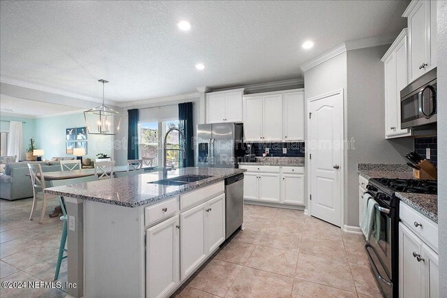 Building Photo - 61 MOORINGS COURT