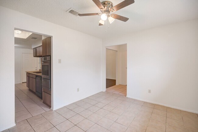 Building Photo - 12718 Panay Dr